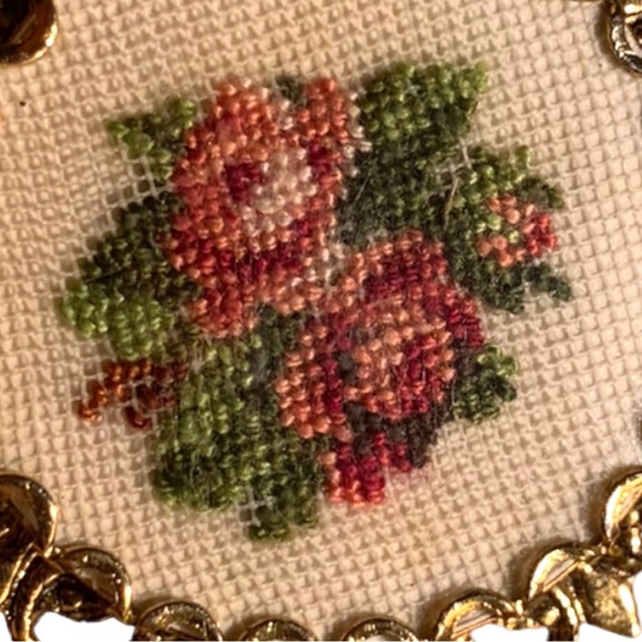 VTG Petit Point Rose Floral Green Leaf Oval Gold Tone Frame Brooch Lapel Pin - Picture 3 of 5